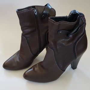 40. CARESSA leather brown zippered bootie size 7 1/2